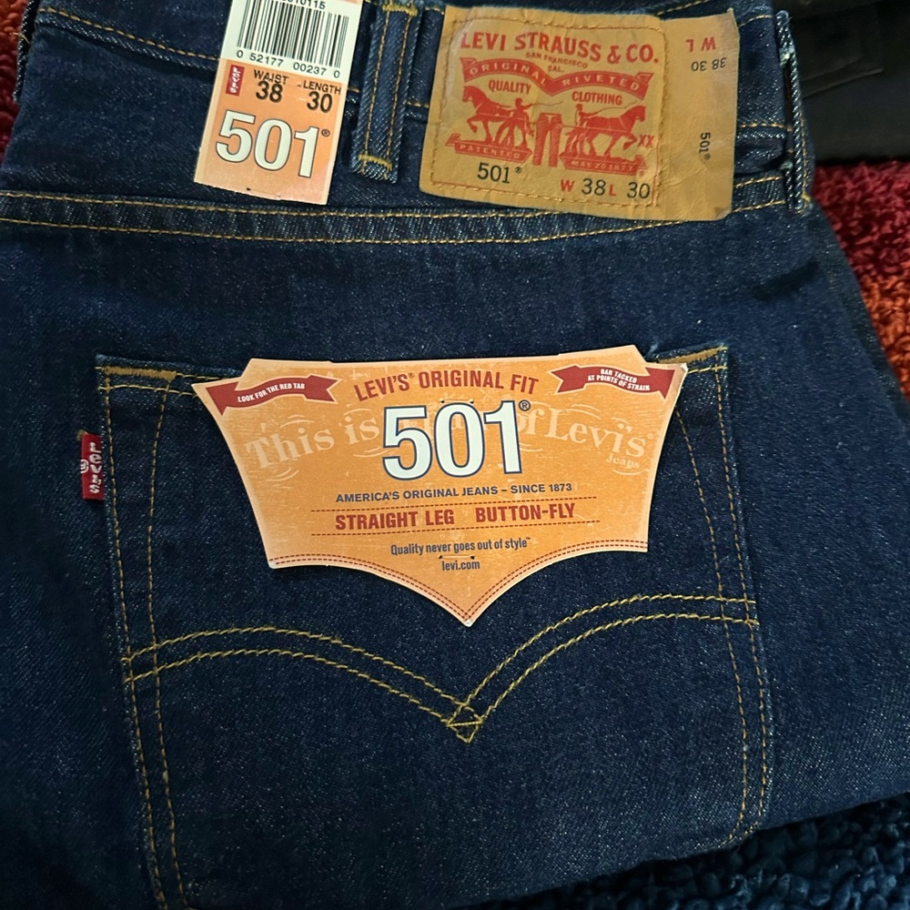 Levi’s 501 straight leg button fly !new !! Size 38-30 ,color blue